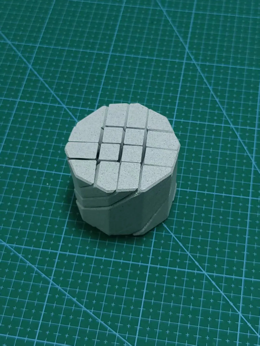 Slime Fidget Toy – Polygonal Stone Column